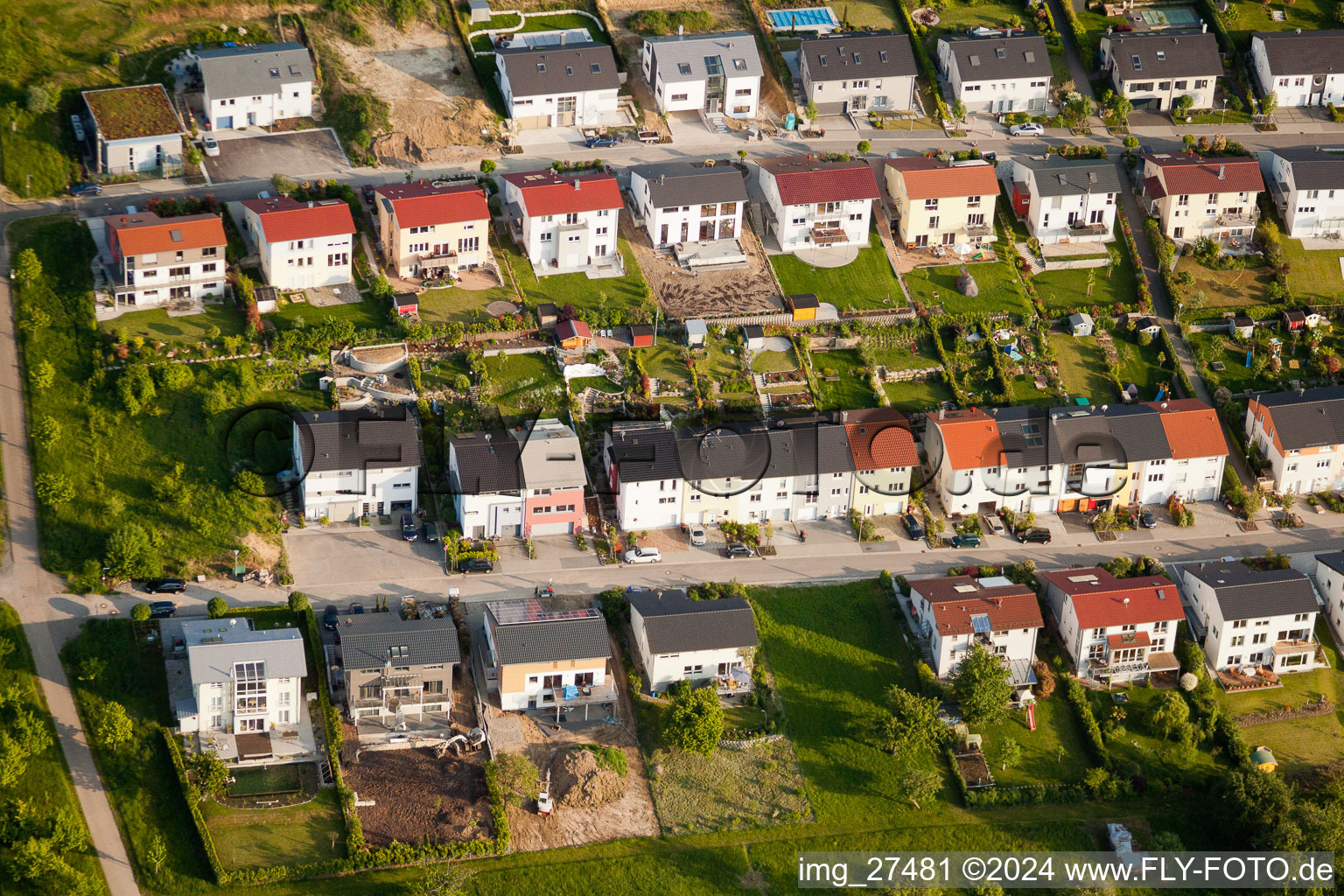 Quartier Hohenwettersbach in Karlsruhe dans le département Bade-Wurtemberg, Allemagne du point de vue du drone