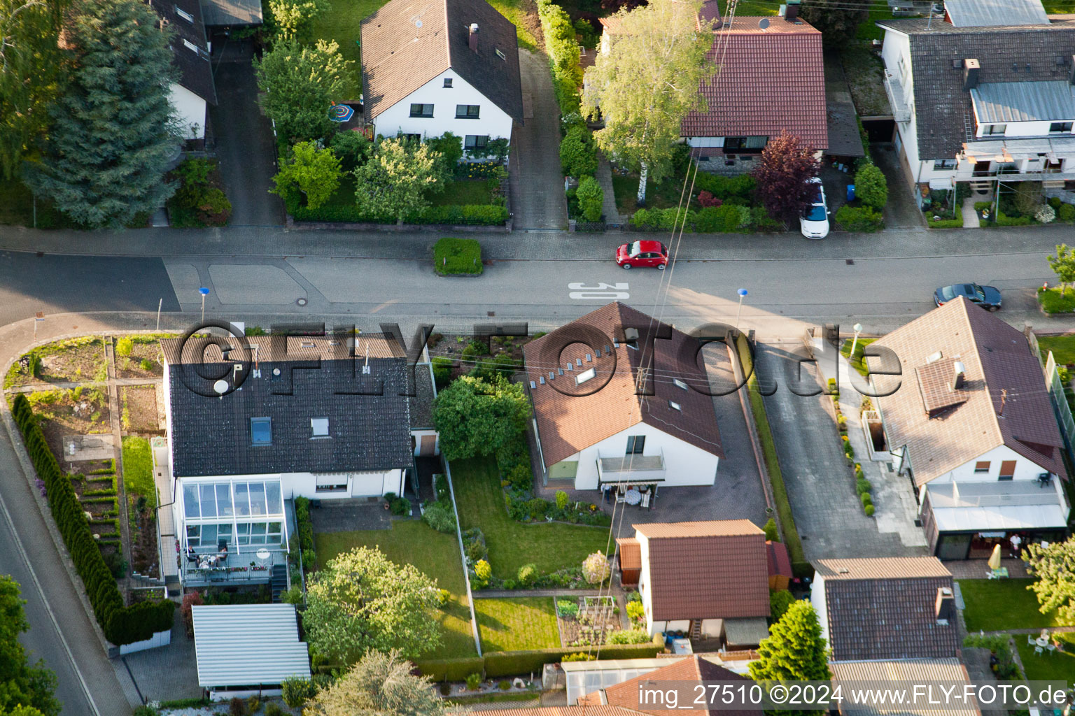 Vue oblique de Gerberastraße 4 à le quartier Stupferich in Karlsruhe dans le département Bade-Wurtemberg, Allemagne