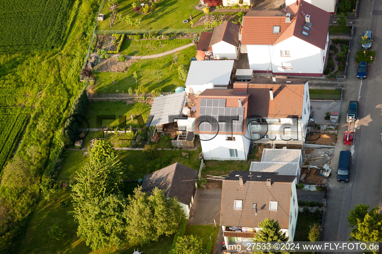 Quartier Stupferich in Karlsruhe dans le département Bade-Wurtemberg, Allemagne du point de vue du drone