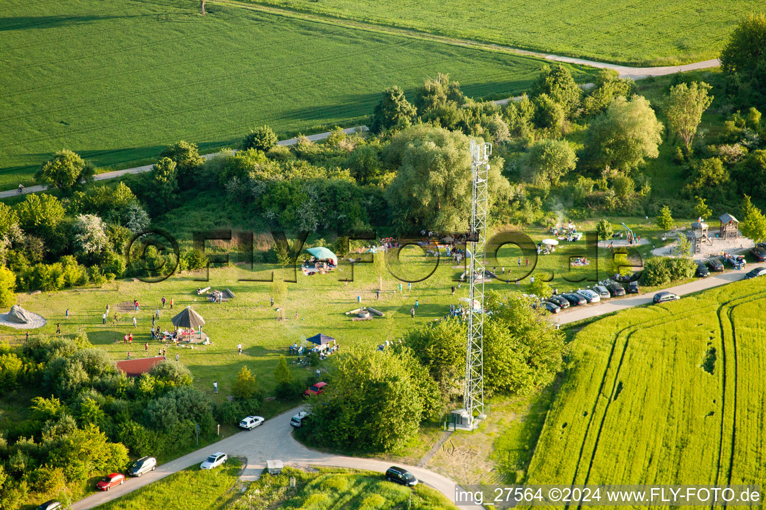 Vue aérienne de Aire de barbecue à la sortie de l'autoroute Karlsbad à le quartier Stupferich in Karlsruhe dans le département Bade-Wurtemberg, Allemagne