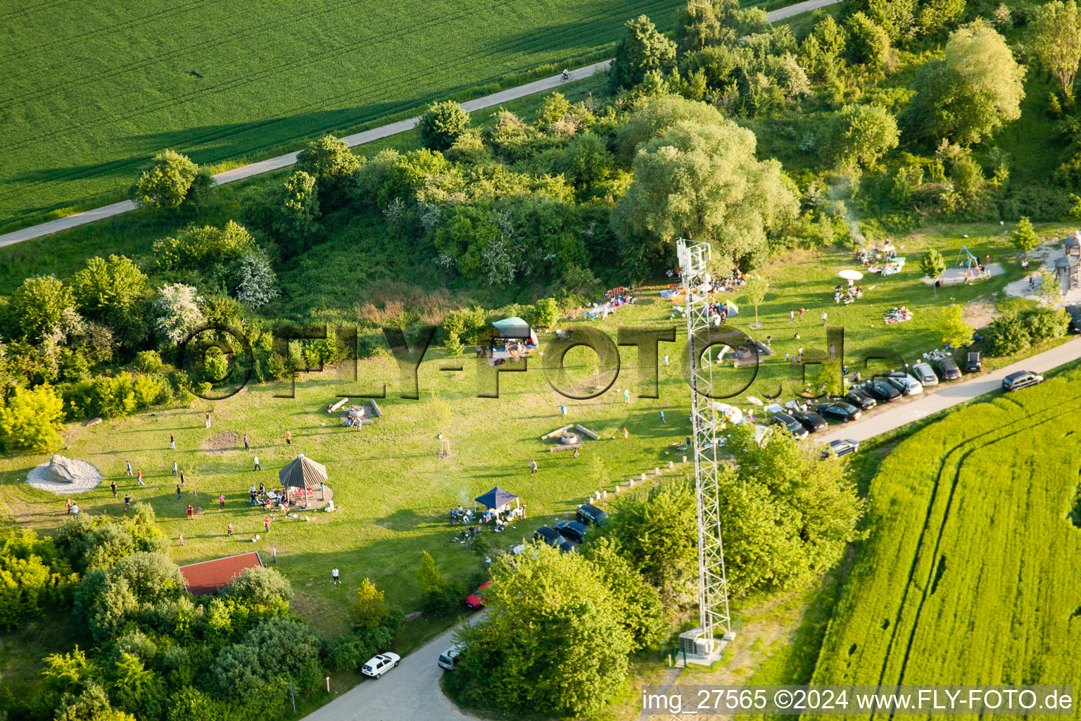 Vue aérienne de Aire de barbecue à la sortie de l'autoroute Karlsbad à le quartier Stupferich in Karlsruhe dans le département Bade-Wurtemberg, Allemagne