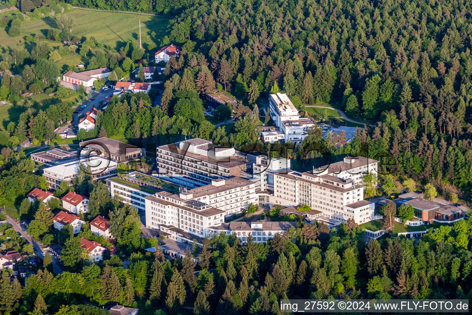 Vue oblique de Locaux hospitaliers du centre de rééducation de la clinique de rééducation BBRZ Karlsbad à le quartier Langensteinbach in Karlsbad dans le département Bade-Wurtemberg, Allemagne