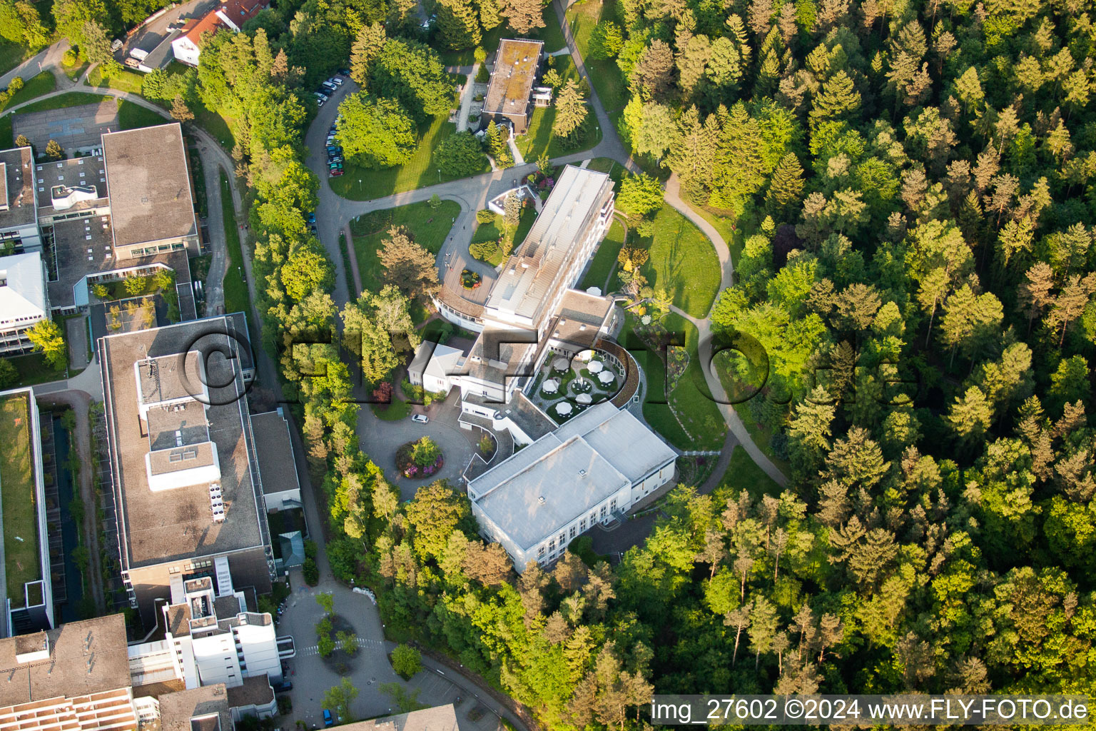 Vue oblique de Clinique de SSR à le quartier Langensteinbach in Karlsbad dans le département Bade-Wurtemberg, Allemagne