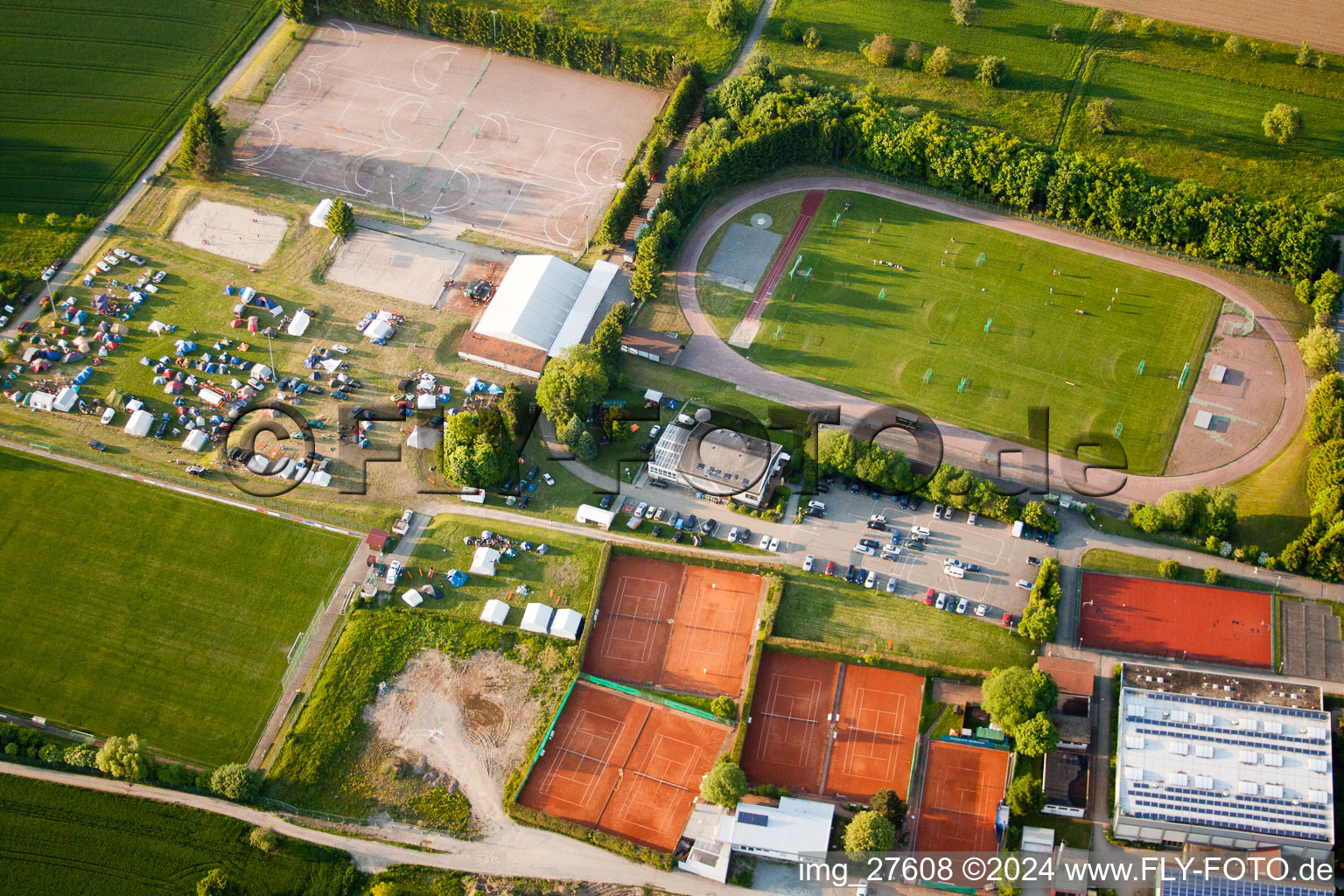 Image drone de Tournoi de handball de Pentecôte à le quartier Langensteinbach in Karlsbad dans le département Bade-Wurtemberg, Allemagne