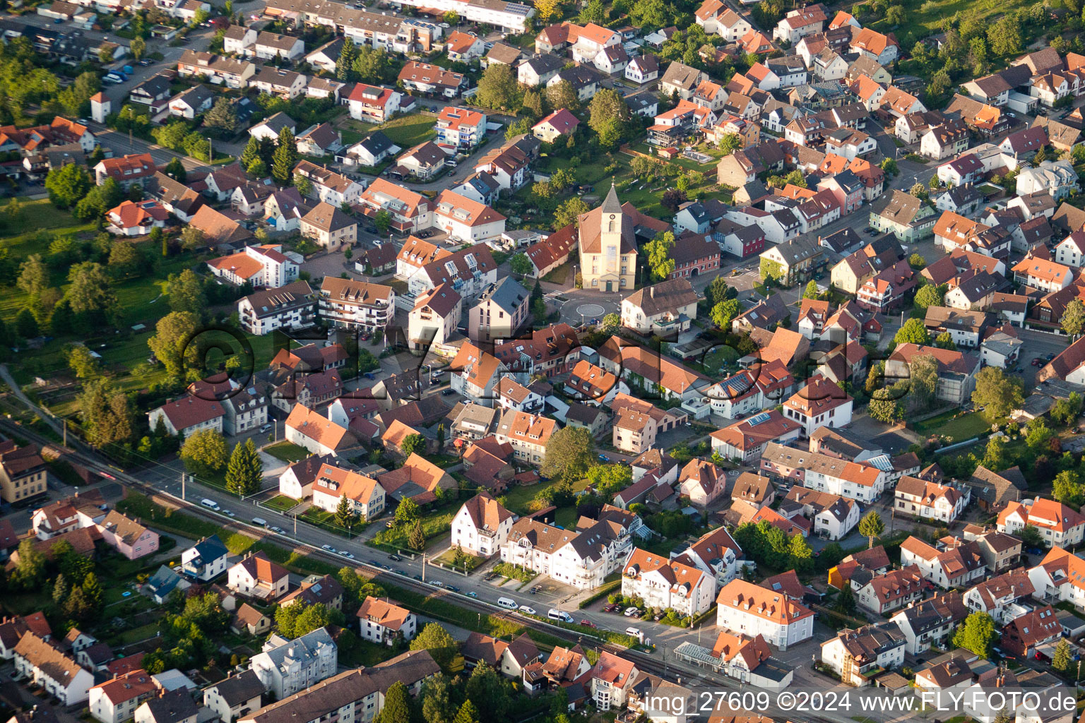 Enregistrement par drone de Quartier Langensteinbach in Karlsbad dans le département Bade-Wurtemberg, Allemagne