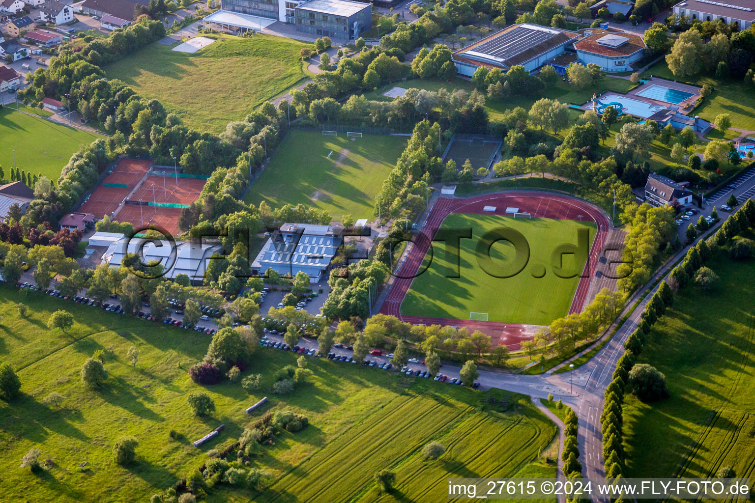 Vue aérienne de Reichenbach, club de tennis Waldbronn e. v à le quartier Busenbach in Waldbronn dans le département Bade-Wurtemberg, Allemagne