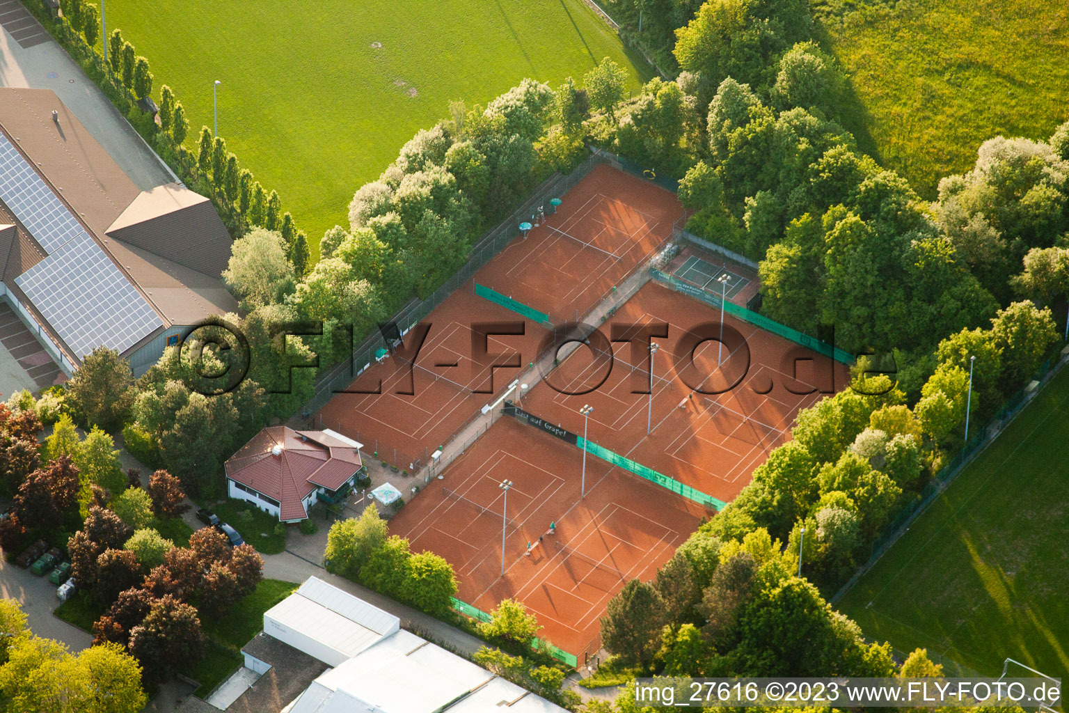 Vue aérienne de Reichenbach, club de tennis Waldbronn e. v à le quartier Busenbach in Waldbronn dans le département Bade-Wurtemberg, Allemagne
