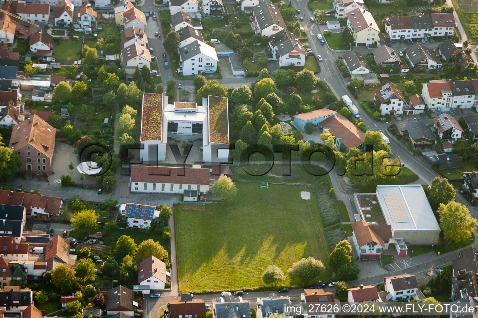 Photographie aérienne de École Anne Frank à le quartier Busenbach in Waldbronn dans le département Bade-Wurtemberg, Allemagne