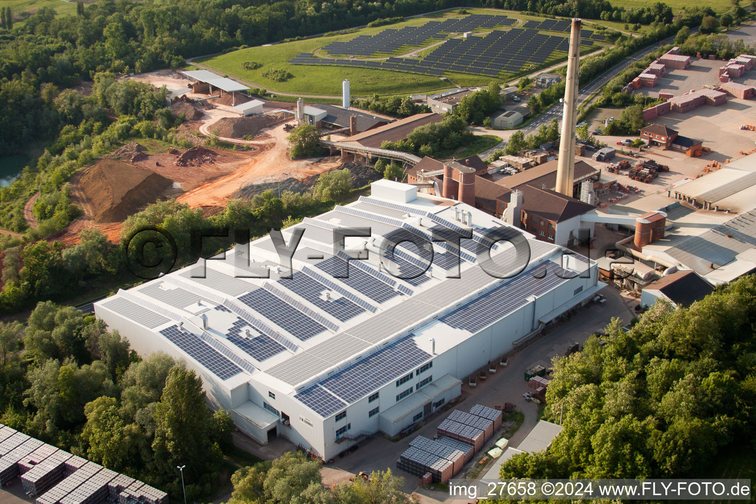 Vue oblique de Installations techniques dans la zone industrielle WIENERBERGER MALSCH dans le district de Rot à Malsch dans le département Bade-Wurtemberg, Allemagne