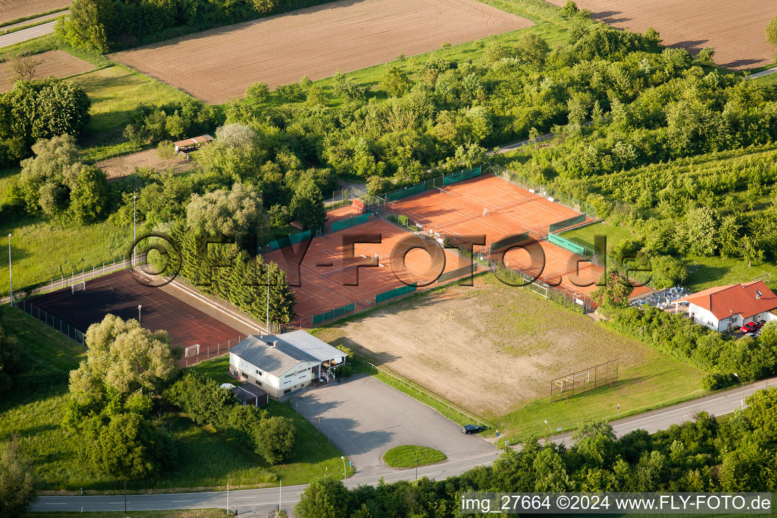 Vue aérienne de TSV à le quartier Malschenberg in Rauenberg dans le département Bade-Wurtemberg, Allemagne