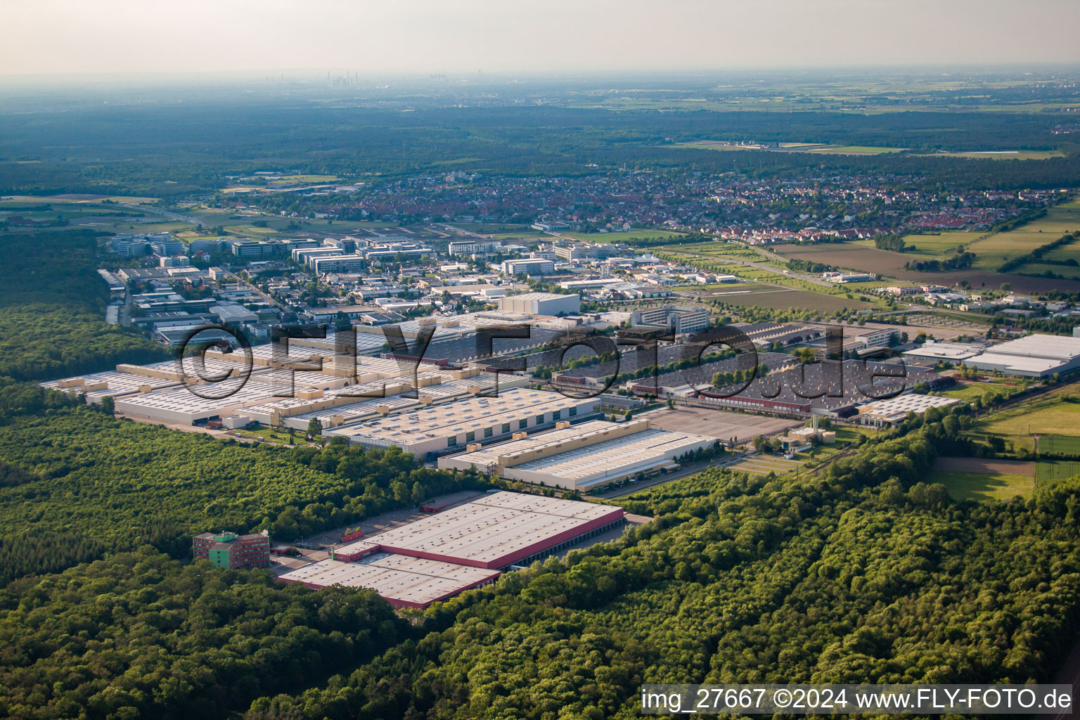 Vue aérienne de Heidelberger Druckmaschinen AG à le quartier Frauenweiler in Wiesloch dans le département Bade-Wurtemberg, Allemagne