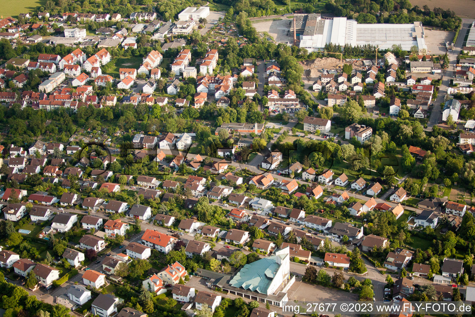 Vue aérienne de Église de la Trinité à Wiesloch dans le département Bade-Wurtemberg, Allemagne