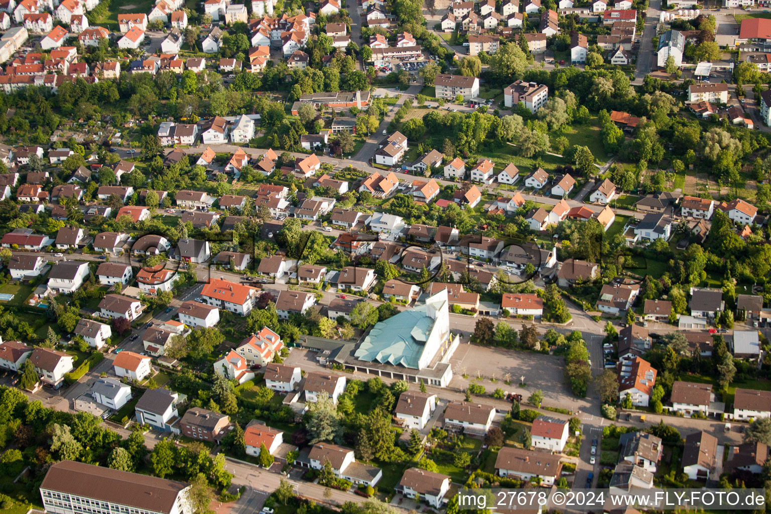 Vue aérienne de Église de la Trinité à Wiesloch dans le département Bade-Wurtemberg, Allemagne