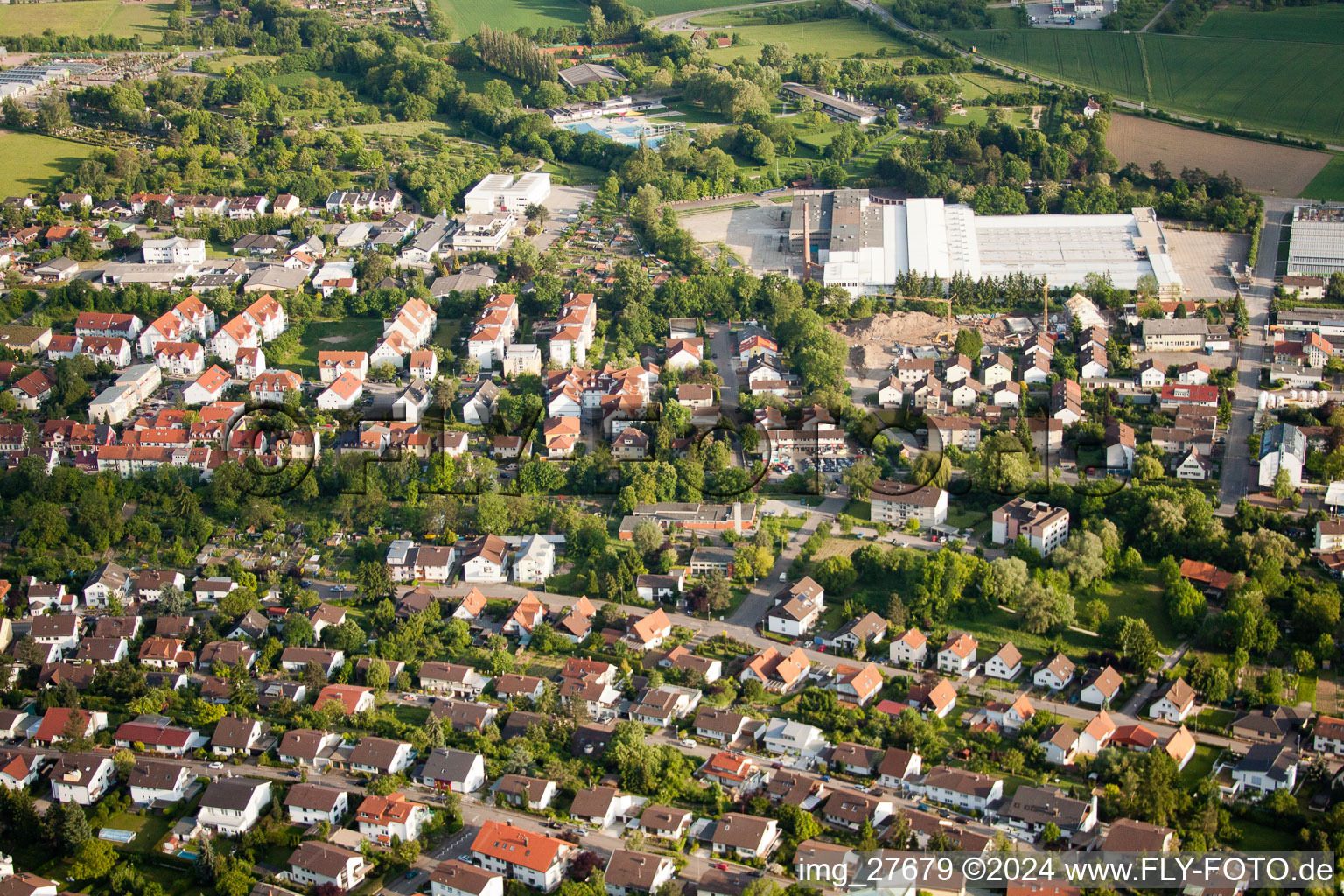 Vue aérienne de Rue Schwetzinger à Wiesloch dans le département Bade-Wurtemberg, Allemagne