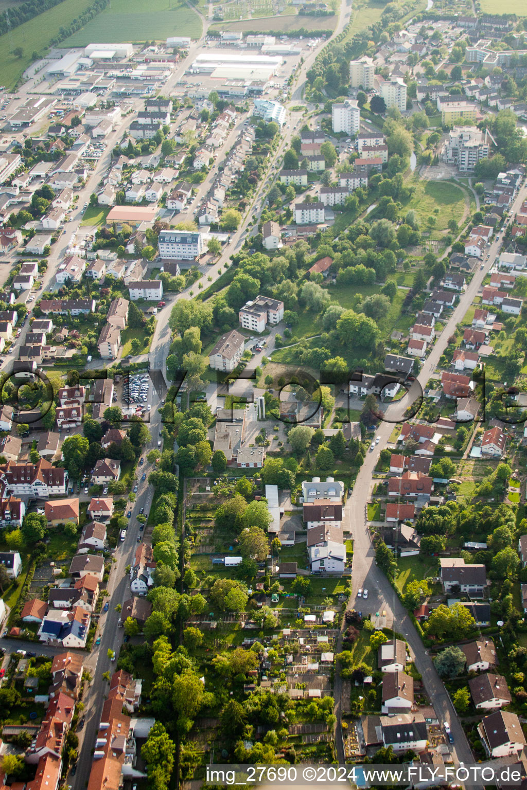 Communauté Christique à Wiesloch dans le département Bade-Wurtemberg, Allemagne vue d'en haut