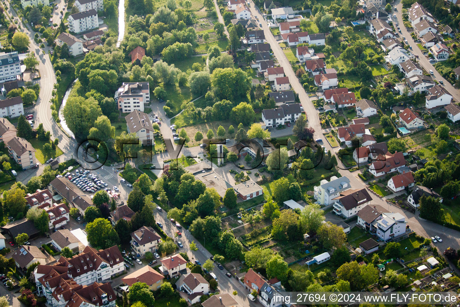 Vue aérienne de Christ Church du sud-est à Wiesloch dans le département Bade-Wurtemberg, Allemagne