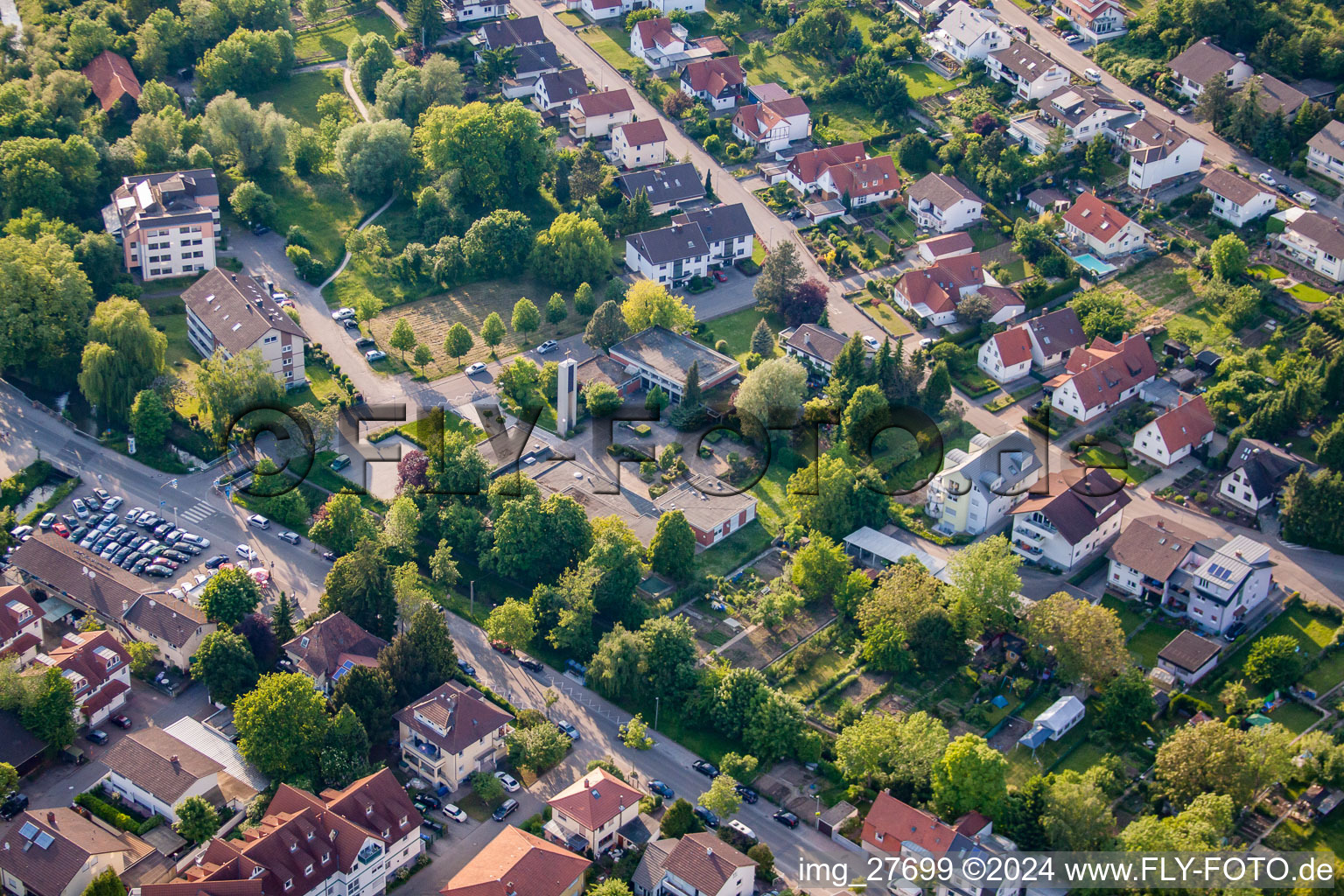 Vue d'oiseau de Communauté Christique à Wiesloch dans le département Bade-Wurtemberg, Allemagne