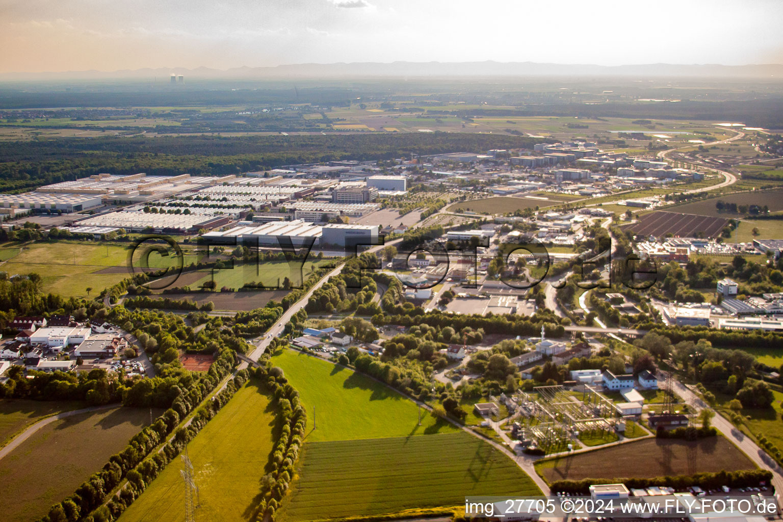 Vue aérienne de Zone industrielle W à le quartier Frauenweiler in Wiesloch dans le département Bade-Wurtemberg, Allemagne