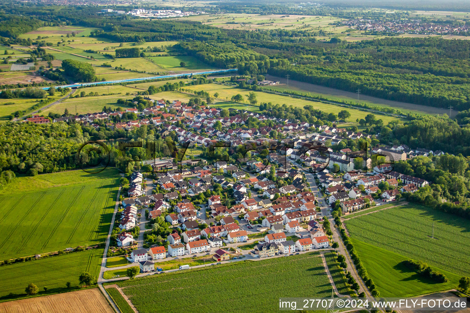 Vue aérienne de Du nord-est à le quartier Frauenweiler in Wiesloch dans le département Bade-Wurtemberg, Allemagne