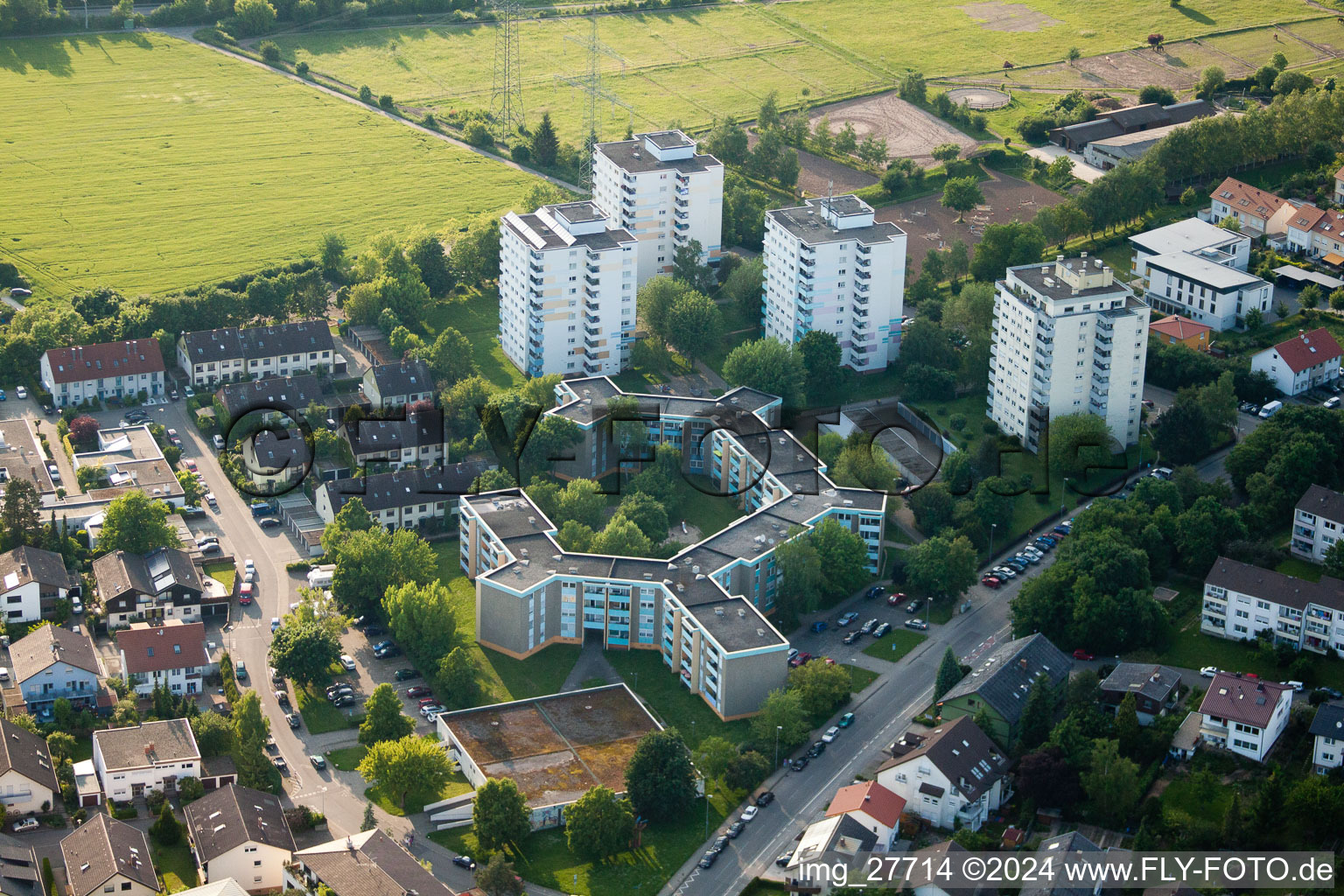 Vue aérienne de Rue Breslauer à Wiesloch dans le département Bade-Wurtemberg, Allemagne