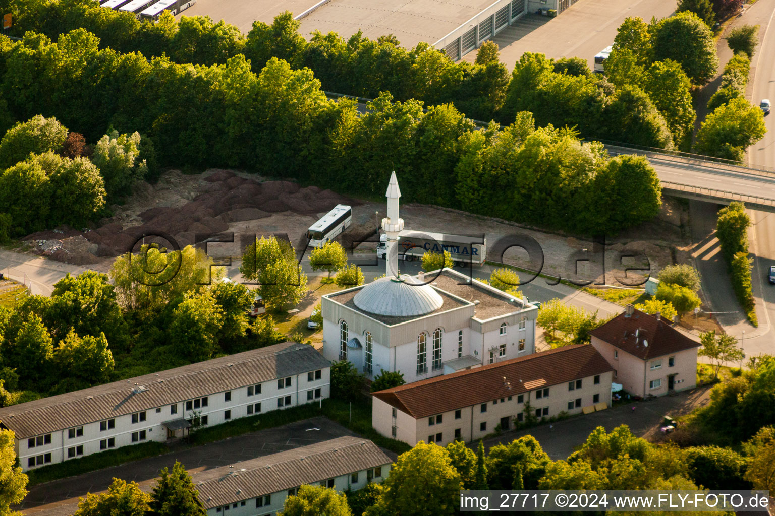 Vue aérienne de Mosquée de la communauté islamique turque DITIB à Wiesloch eV à Wiesloch dans le département Bade-Wurtemberg, Allemagne