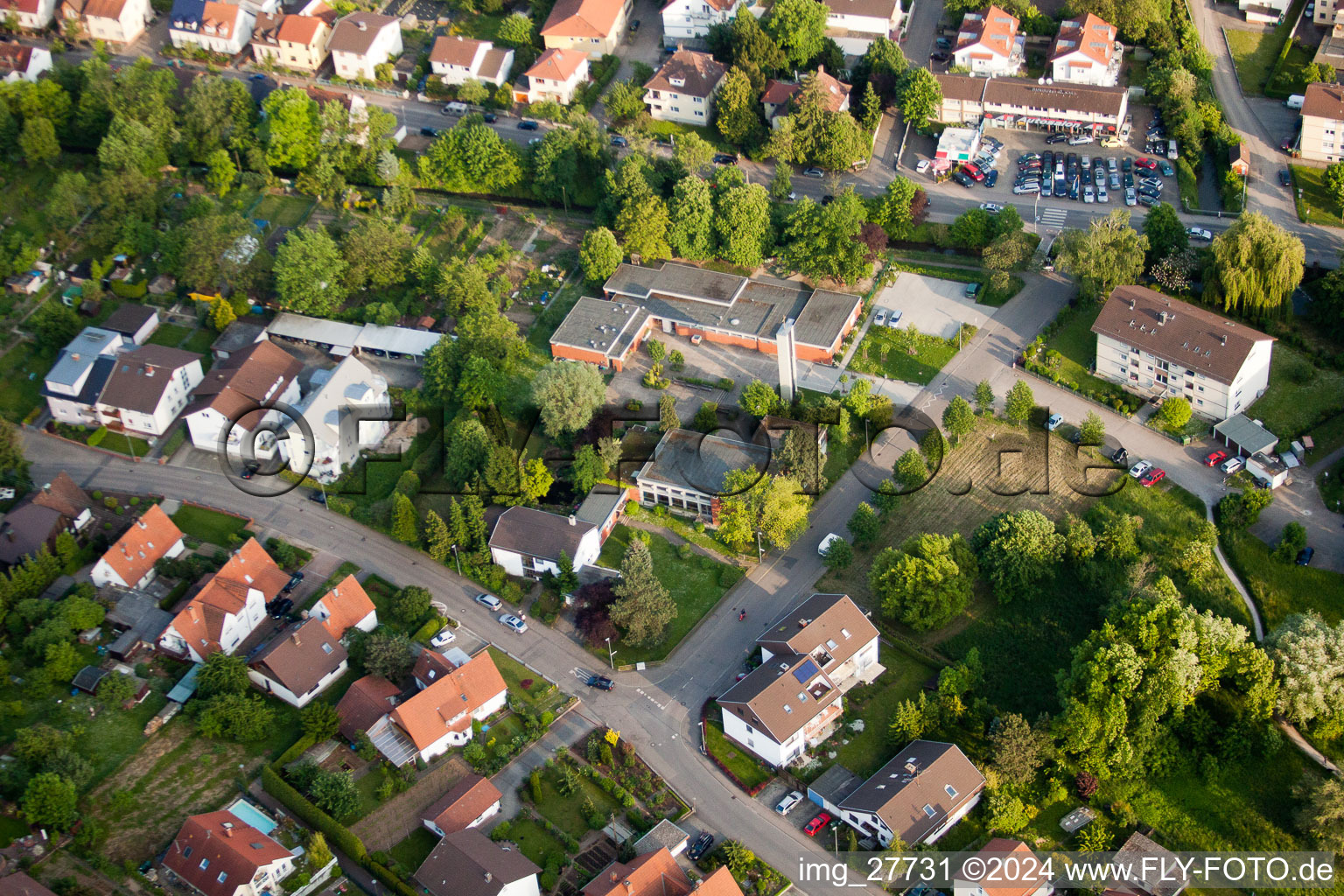 Vue aérienne de Christ Church du nord-ouest à Wiesloch dans le département Bade-Wurtemberg, Allemagne