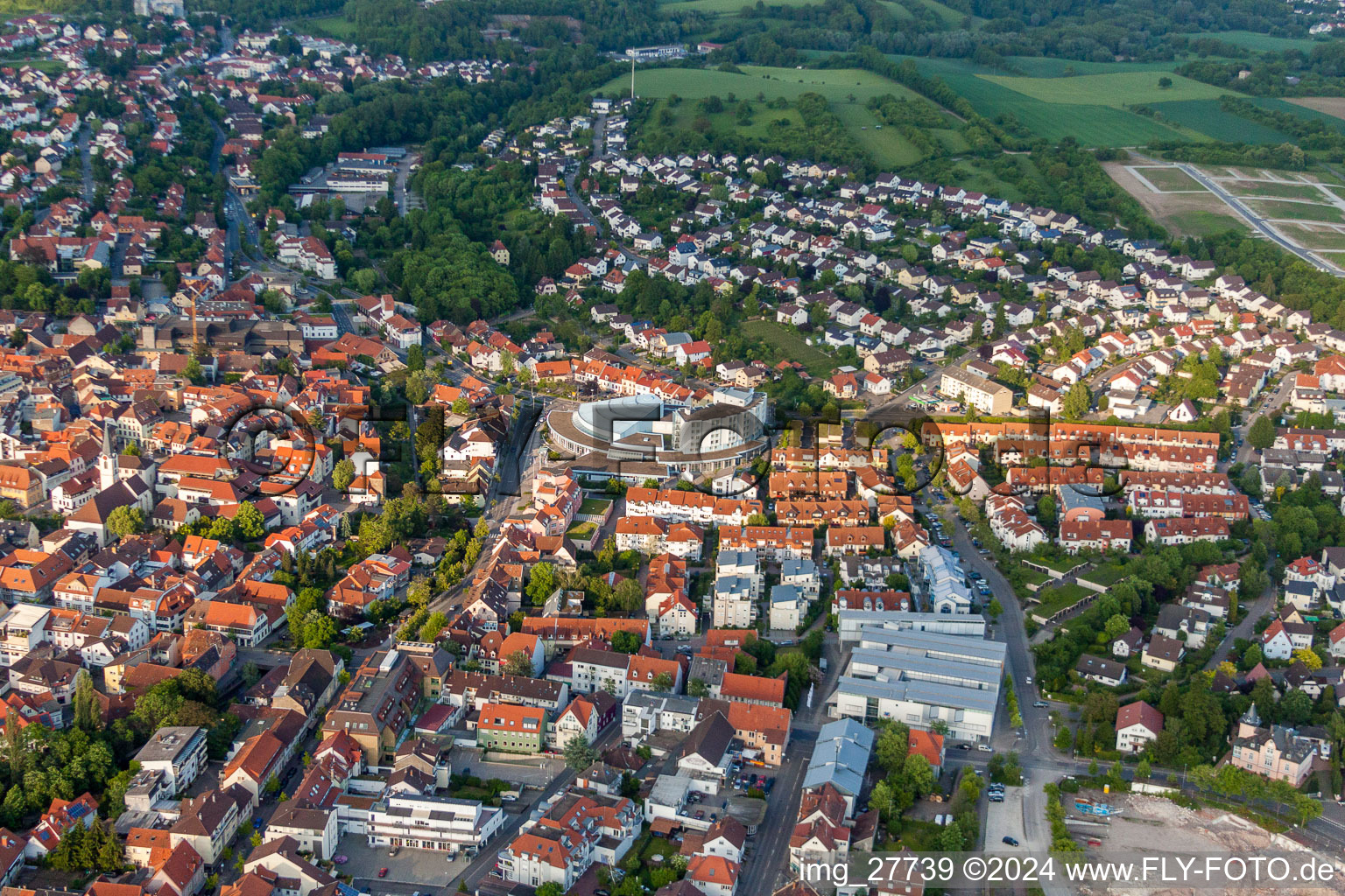 Vue aérienne de Zone de peuplement à Wiesloch dans le département Bade-Wurtemberg, Allemagne