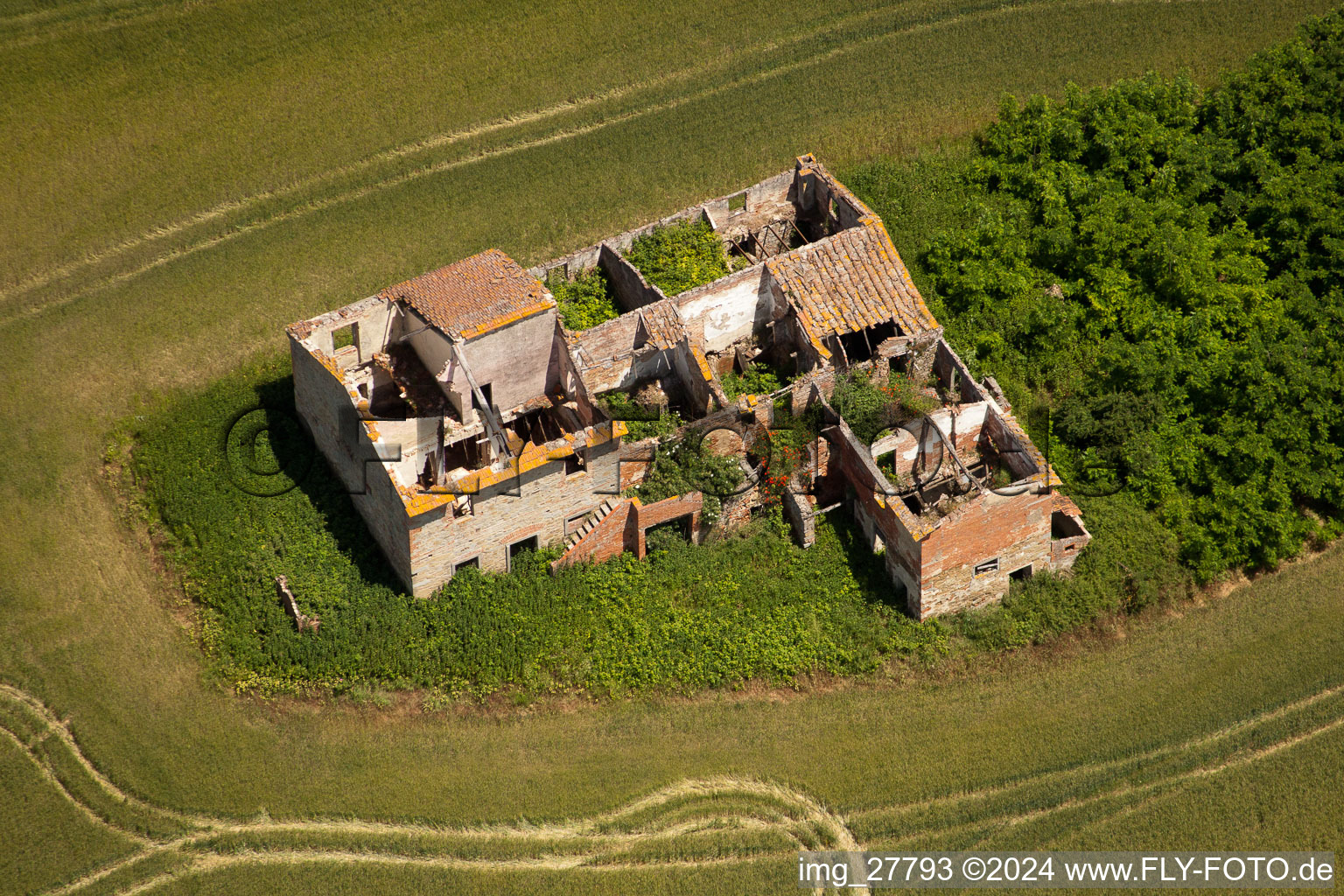 Vue aérienne de Castroncello dans le département Toscane, Italie