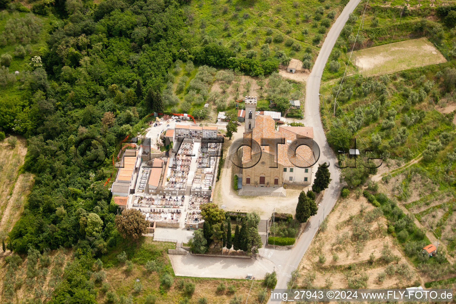 Vue aérienne de Puliciano dans le département Toscane, Italie