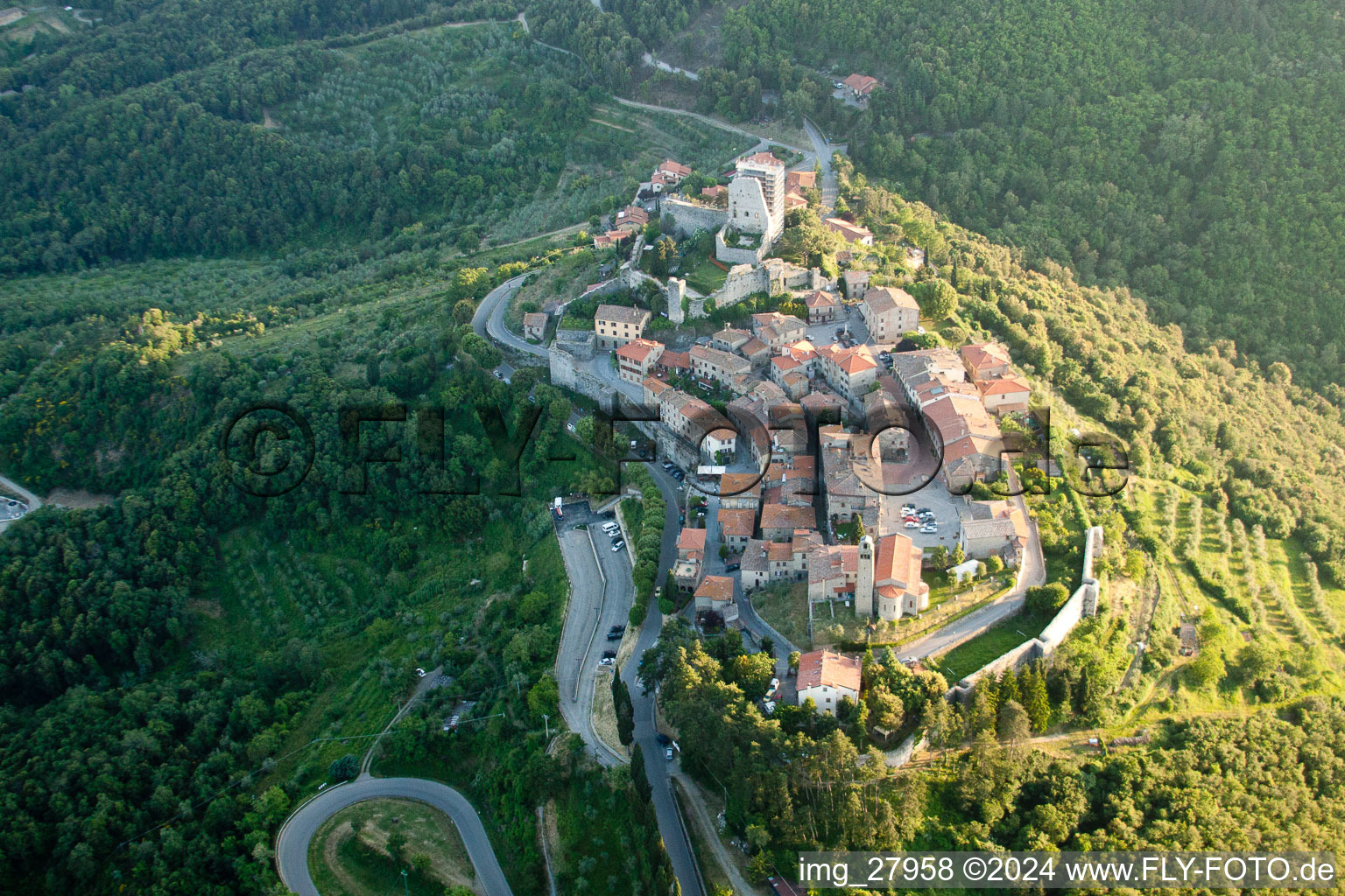 Vue aérienne de Civitella in Val di Chiana dans le département Arezzo, Italie