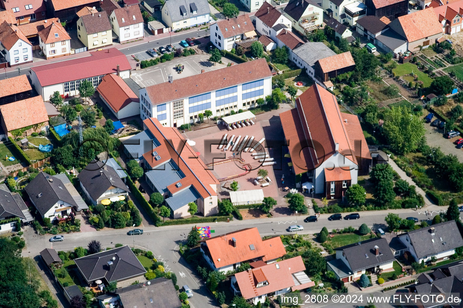 Vue aérienne de École à Hatzenbühl dans le département Rhénanie-Palatinat, Allemagne