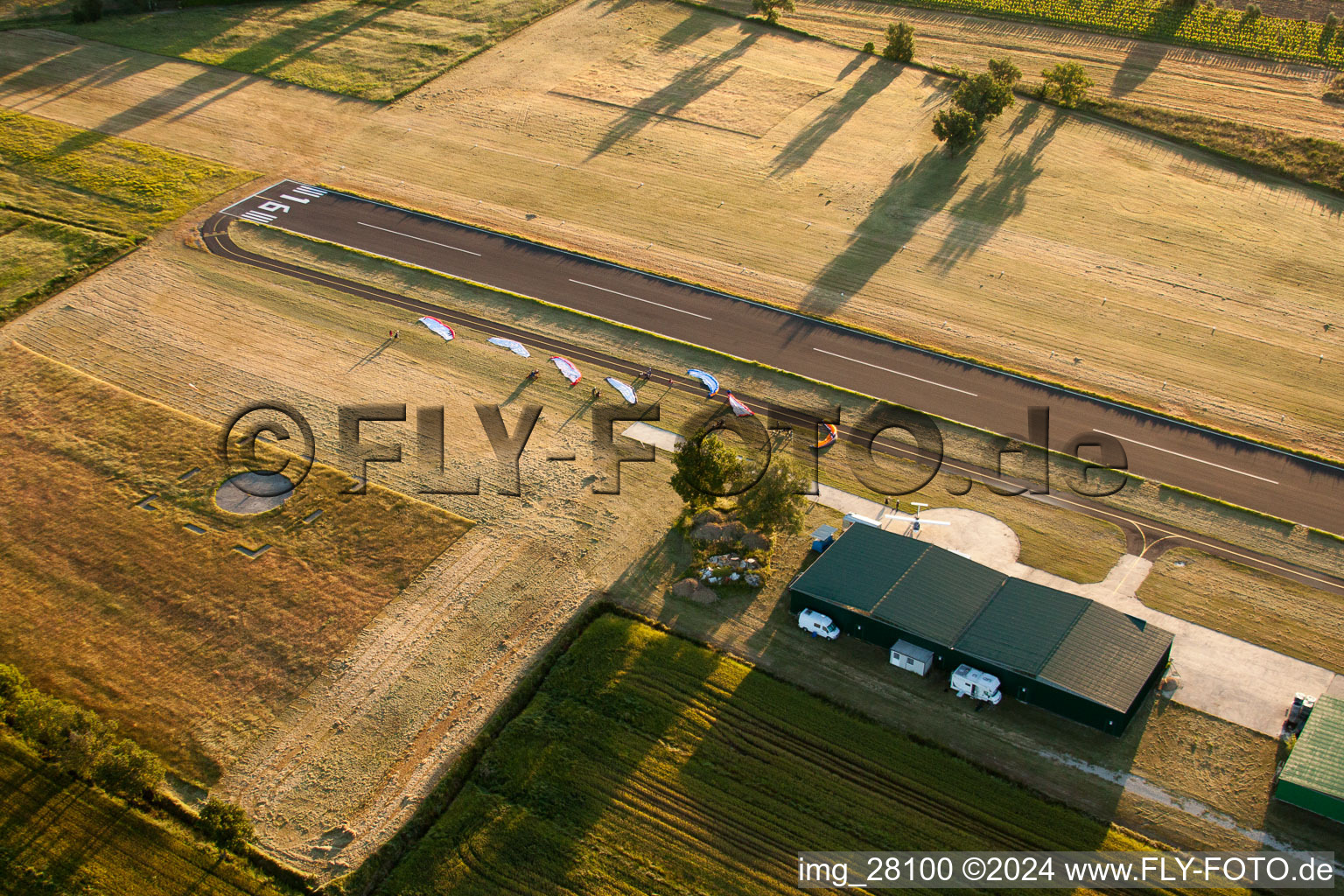 Vue aérienne de Aéroport UL de Castello Fiorentino à Castello Fiorentino dans le département Toscane, Italie