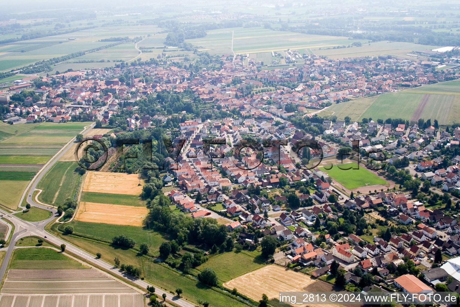 Vue aérienne de Du nord à Rheinzabern dans le département Rhénanie-Palatinat, Allemagne