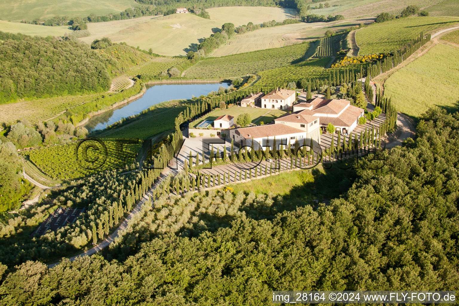 Vue aérienne de Torrenieri dans le département Toscane, Italie