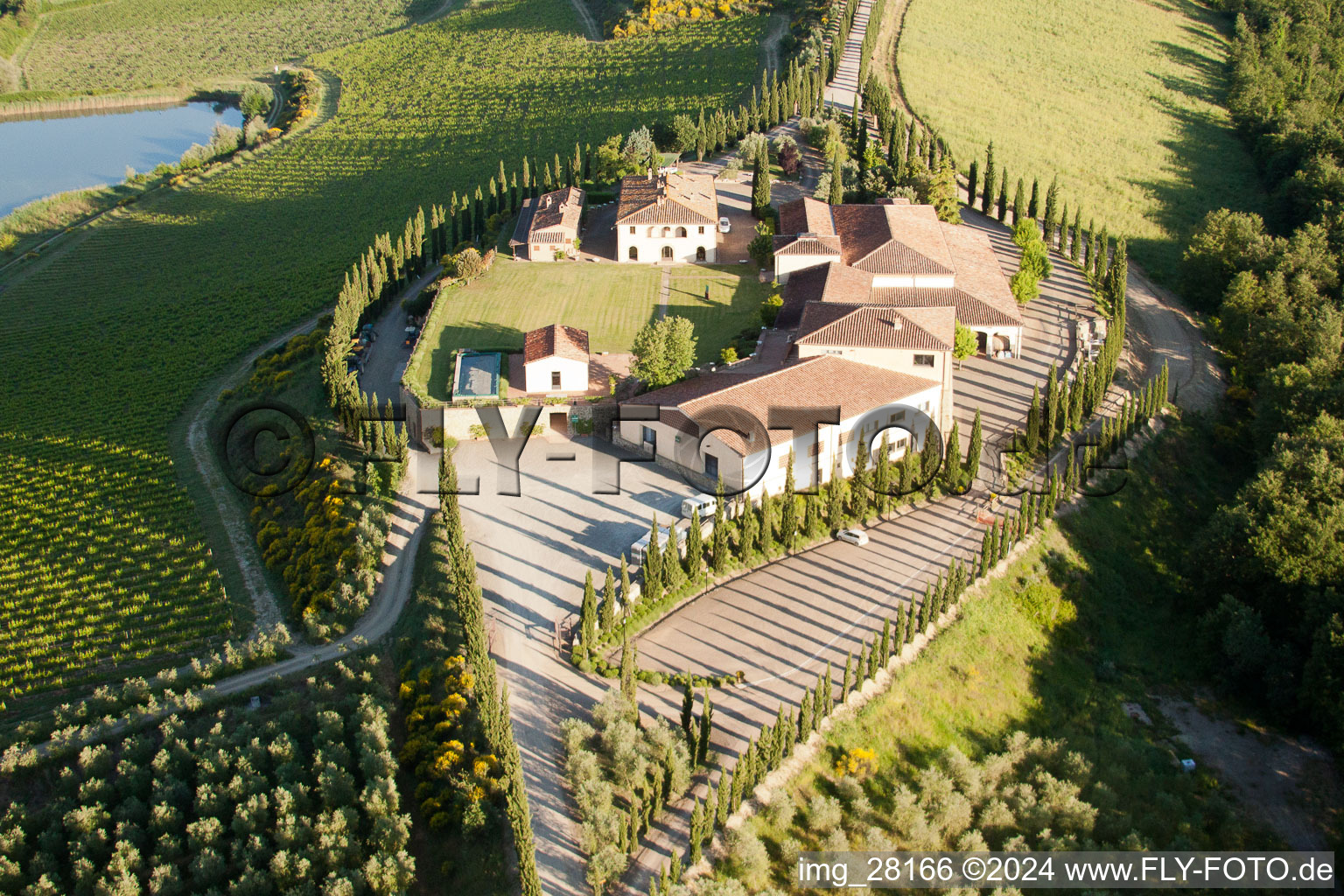 Vue aérienne de Torrenieri dans le département Toscane, Italie