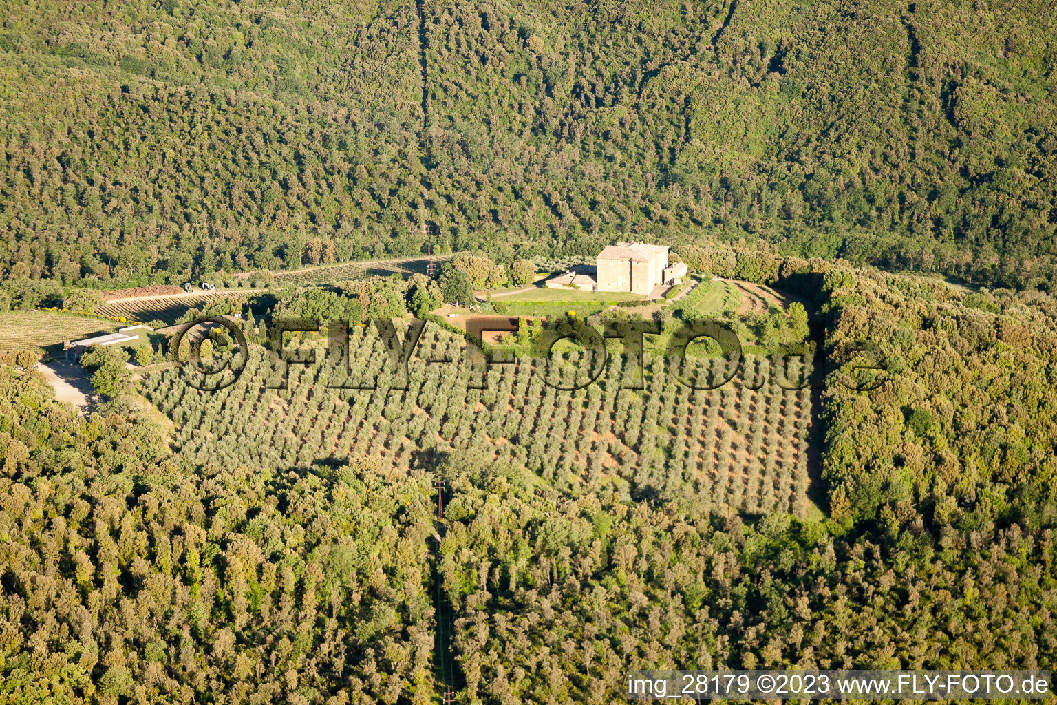 Vue aérienne de Montalcino dans le département Toscane, Italie