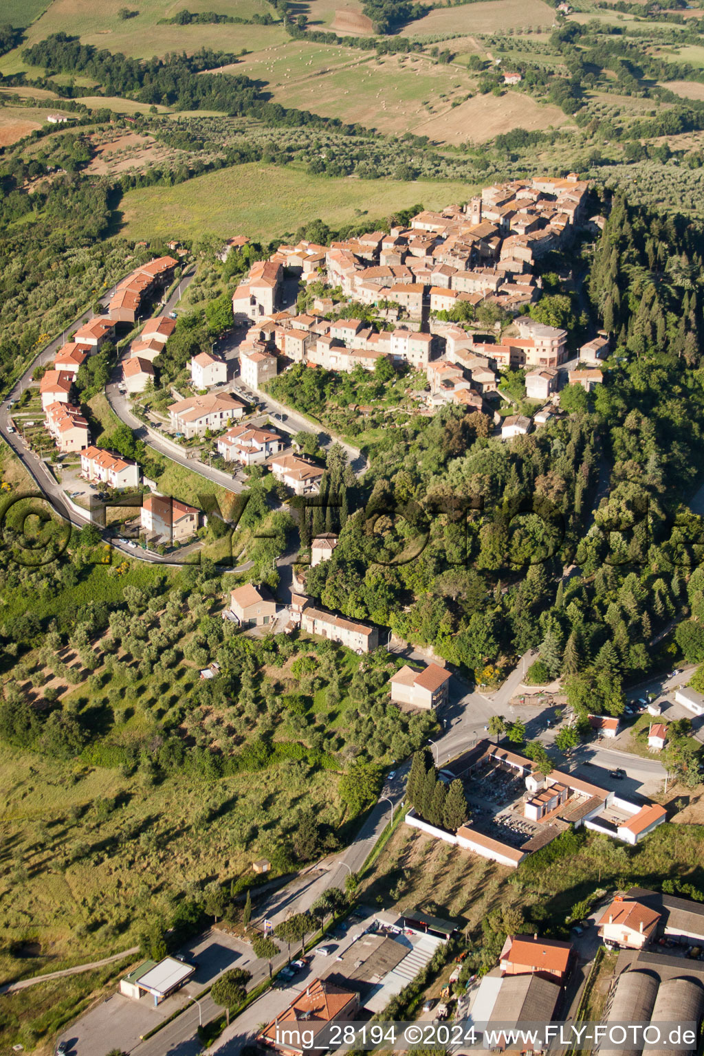 Vue aérienne de Civitella Marittima dans le département Toscane, Italie