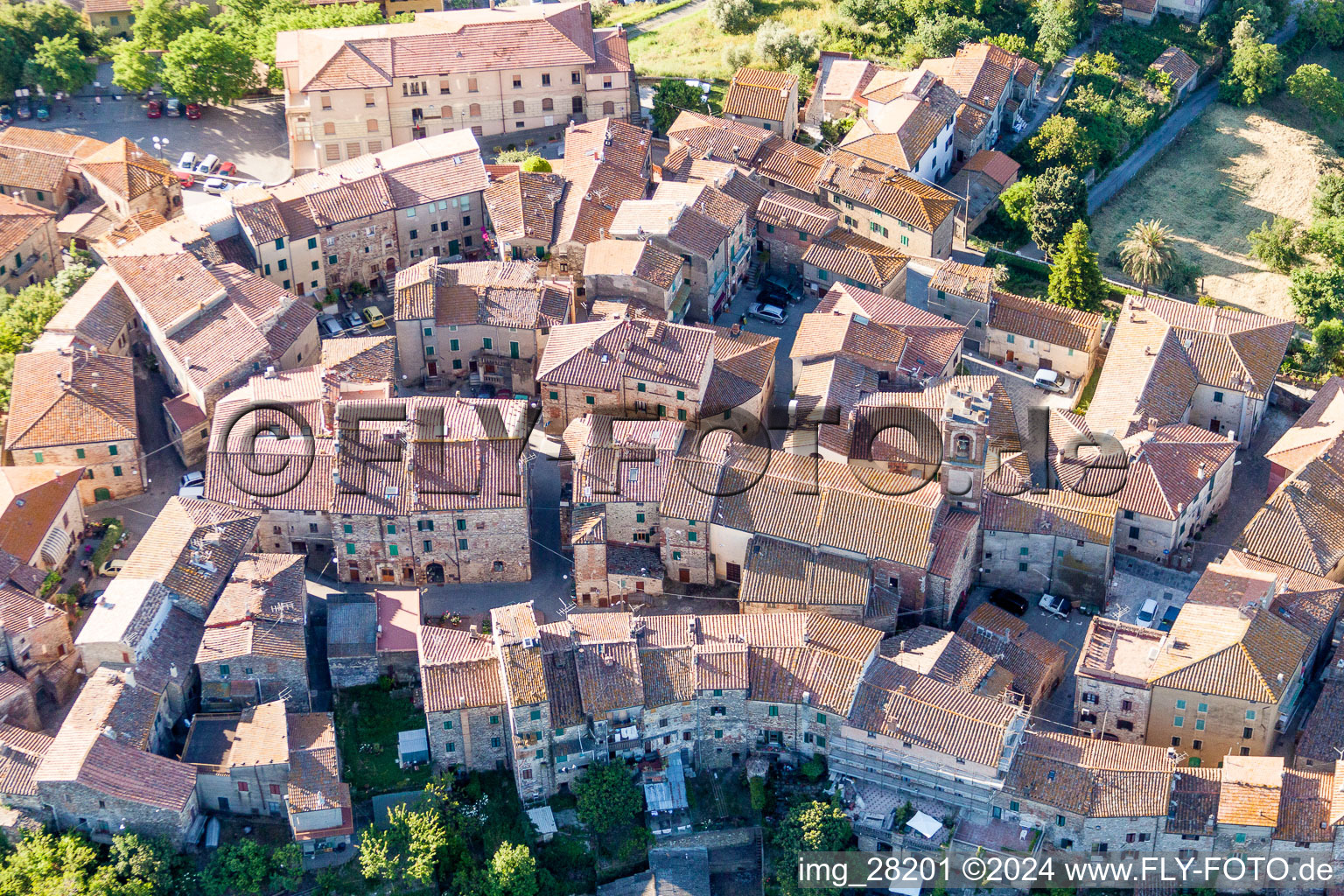 Vue aérienne de Quartier de la vieille ville et centre-ville en Civitella Marittima à le quartier Civitella Marittima in Civitella Paganico dans le département Grosseto, Italie