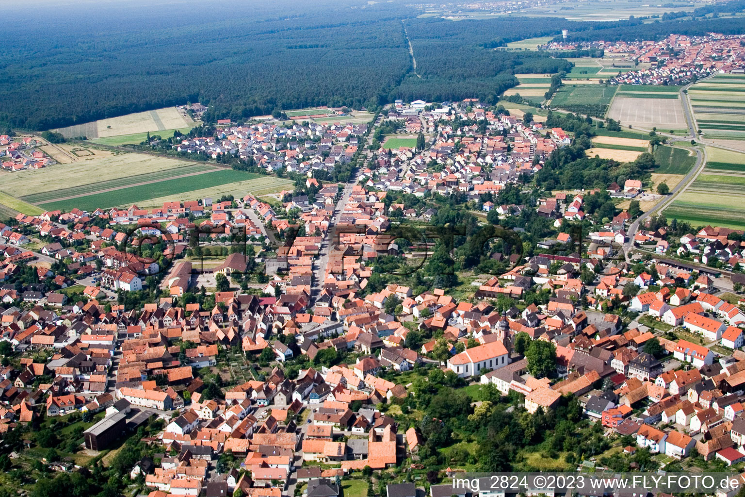 Vue aérienne de Du nord-est à Rheinzabern dans le département Rhénanie-Palatinat, Allemagne