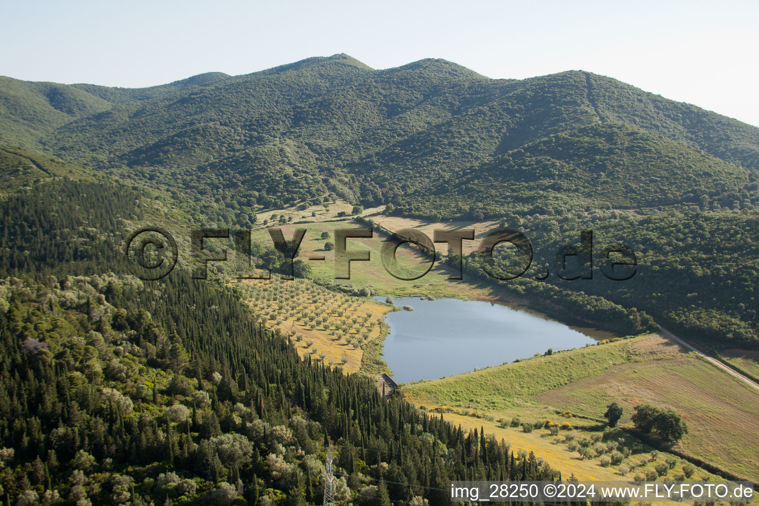 Vue aérienne de Macchiascandona dans le département Toscane, Italie