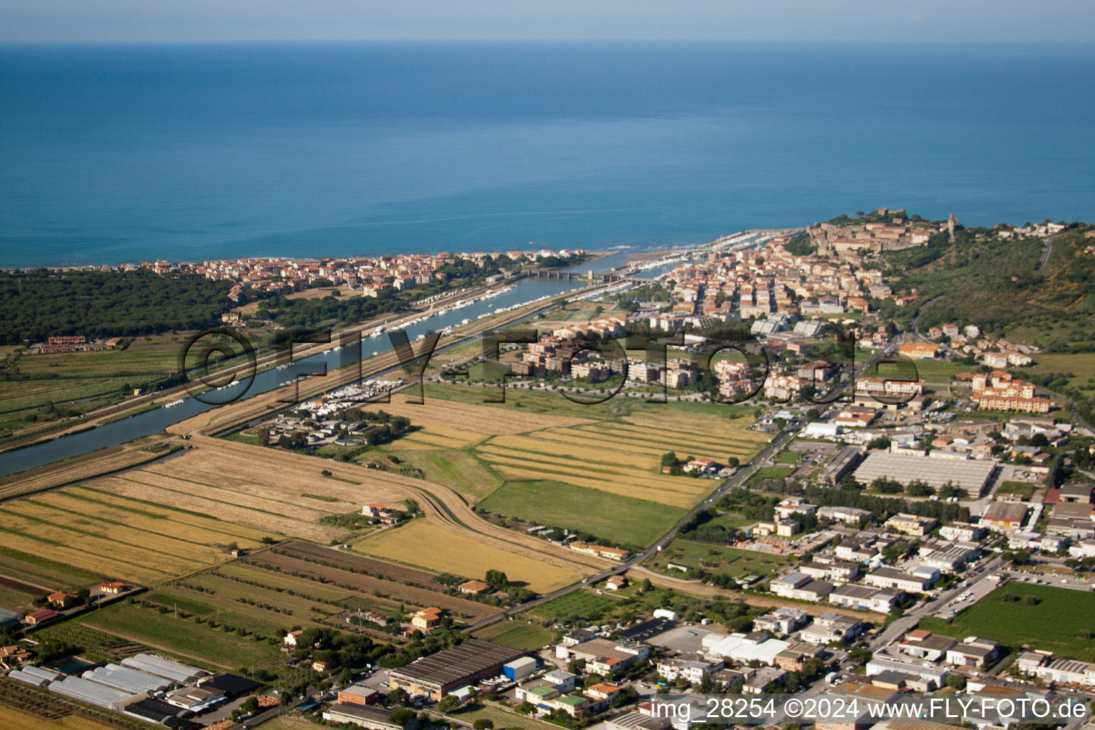 Vue aérienne de Castiglione della Pescaia dans le département Toscane, Italie