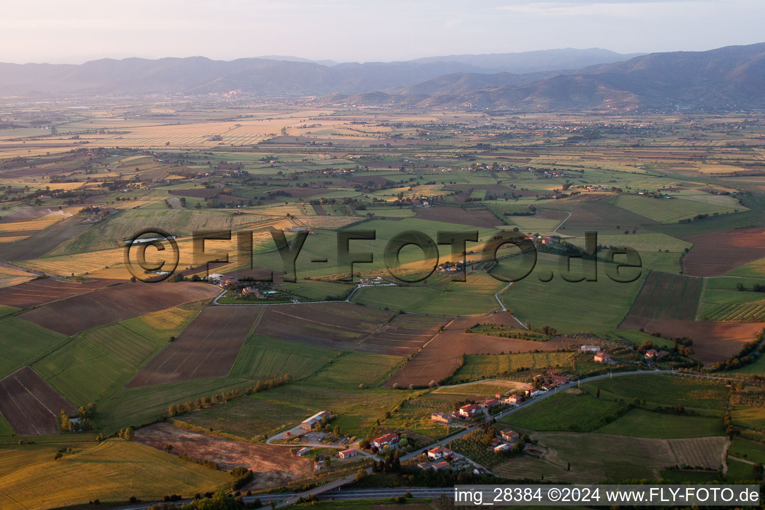 Vue aérienne de Borgonuovo dans le département Toscane, Italie