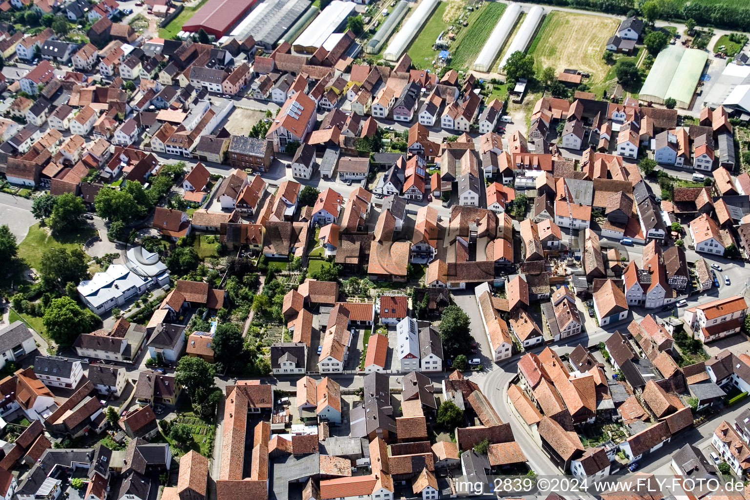 Neupotz dans le département Rhénanie-Palatinat, Allemagne du point de vue du drone