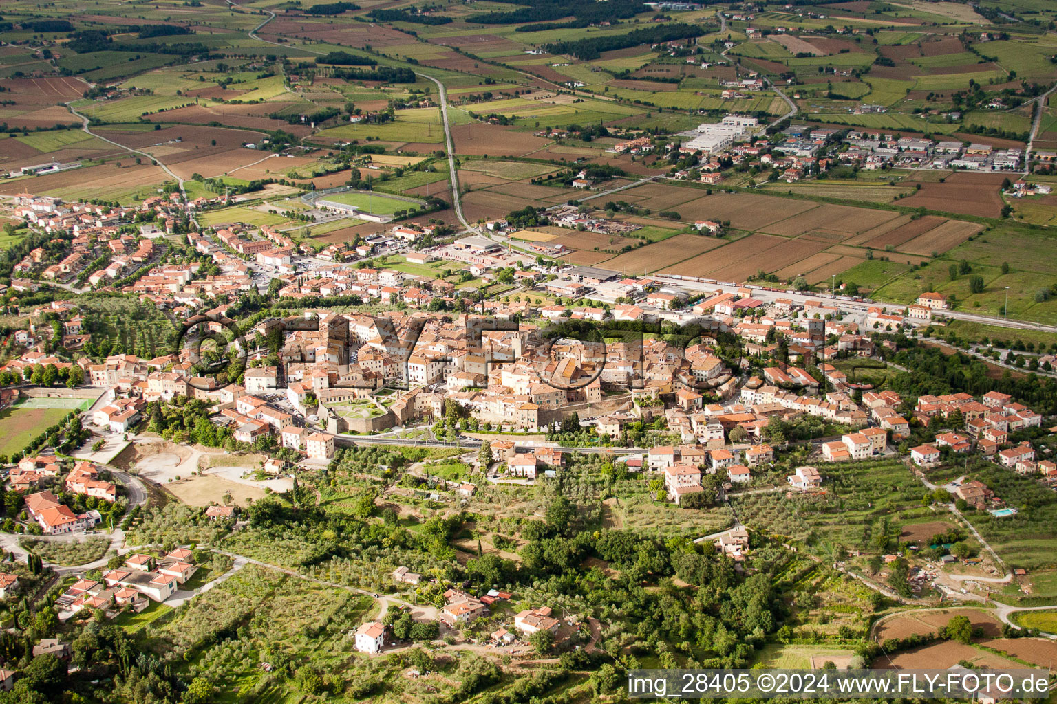 Vue aérienne de Monte San Savino dans le département Arezzo, Italie