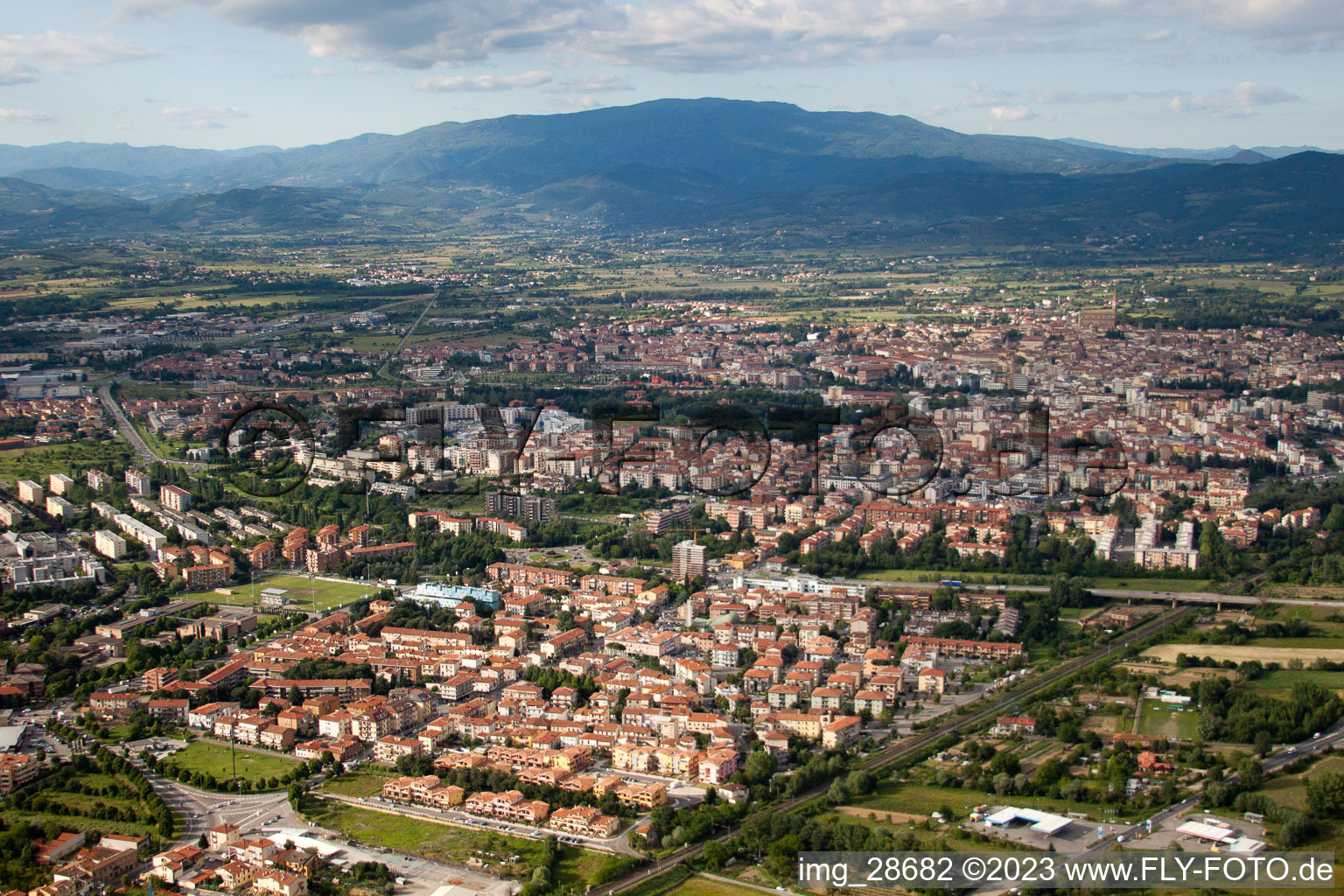 Vue aérienne de Vignale dans le département Toscane, Italie