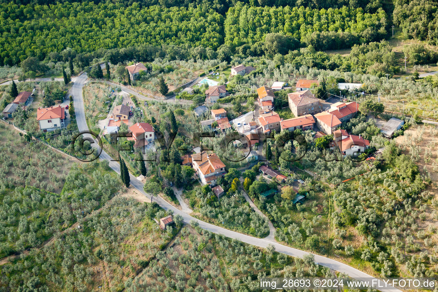 Vue aérienne de Polvano dans le département Toscane, Italie