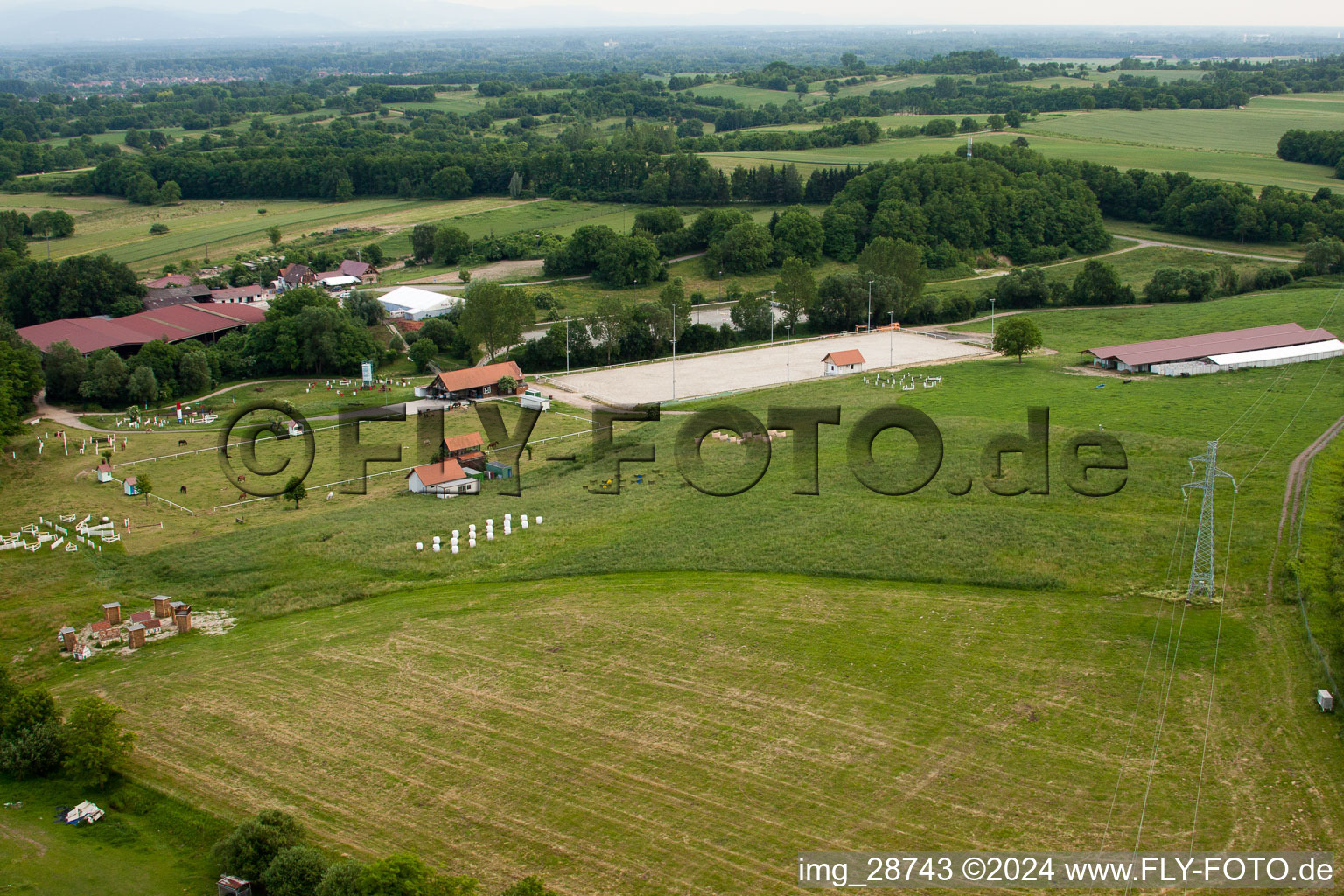 Haras de la Née à Neewiller-près-Lauterbourg dans le département Bas Rhin, France d'un drone