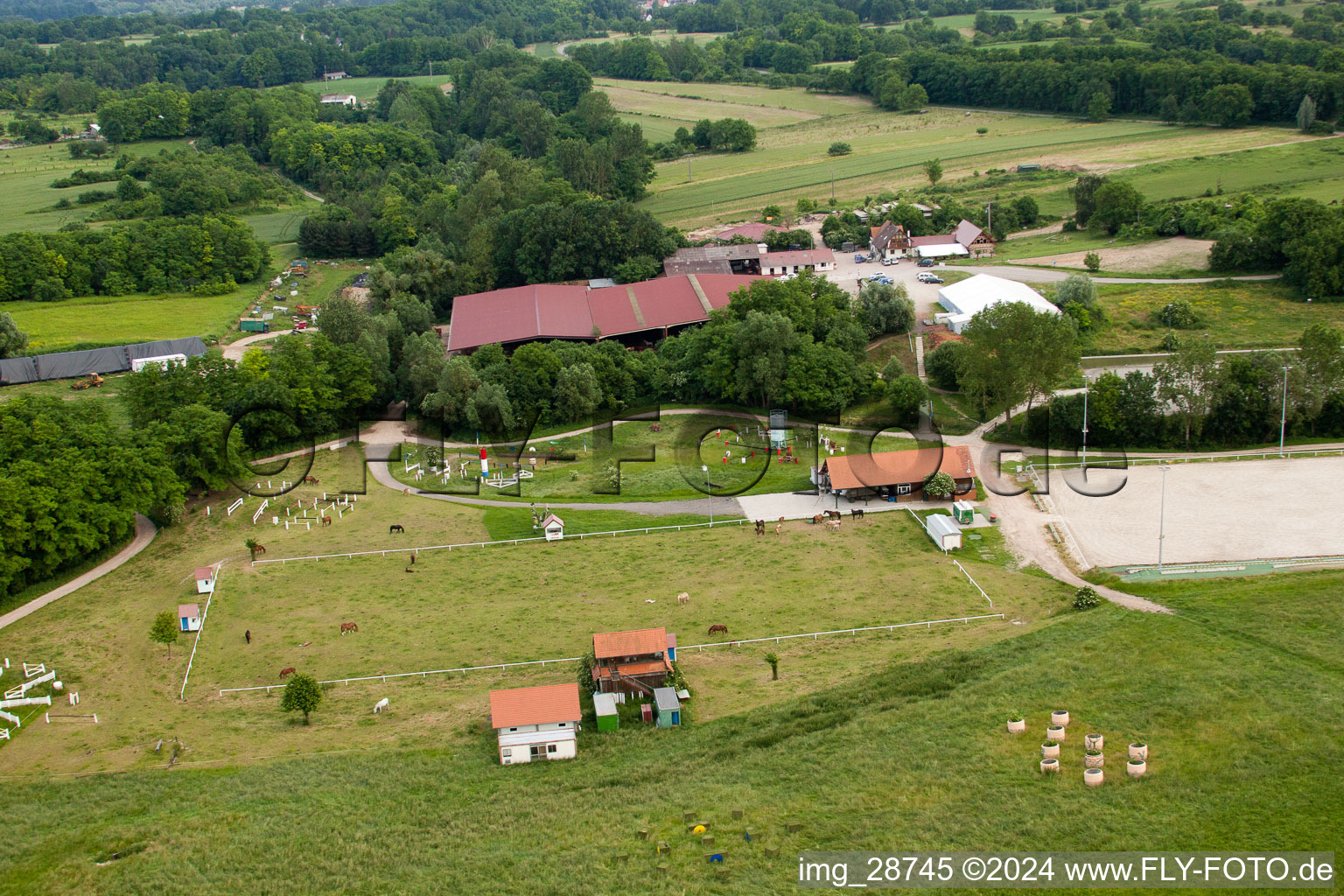 Vue aérienne de Haras de la Née à Neewiller-près-Lauterbourg dans le département Bas Rhin, France