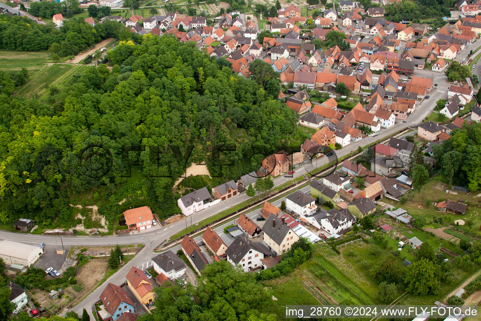 Mothern dans le département Bas Rhin, France du point de vue du drone