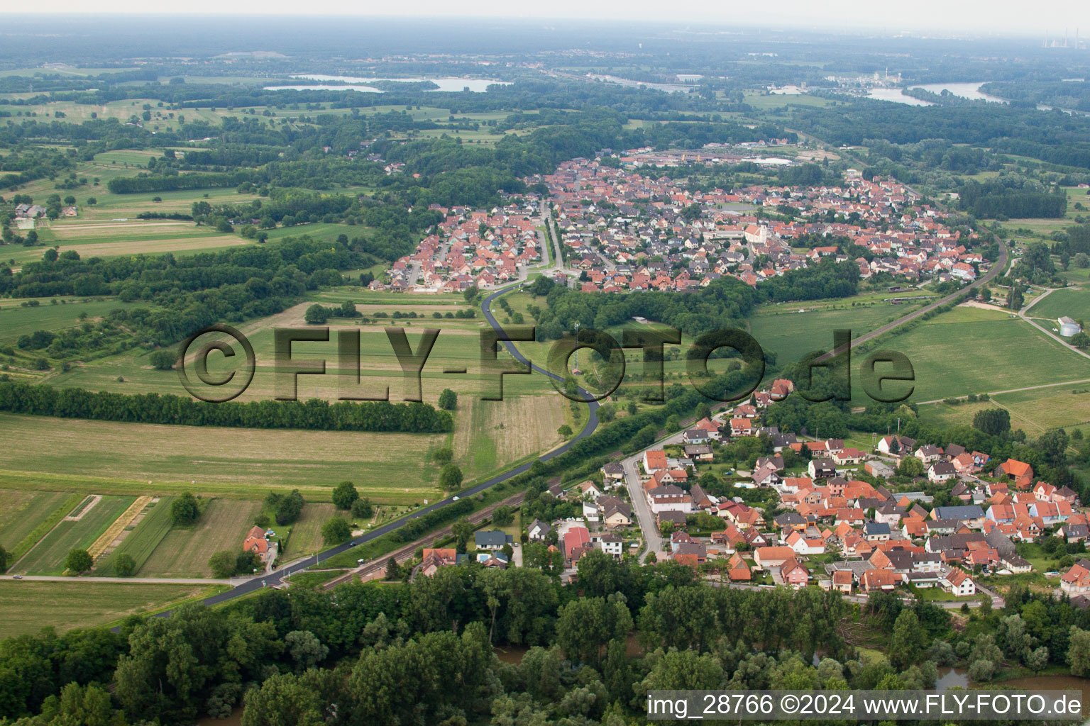 Vue aérienne de Du sud à Mothern dans le département Bas Rhin, France